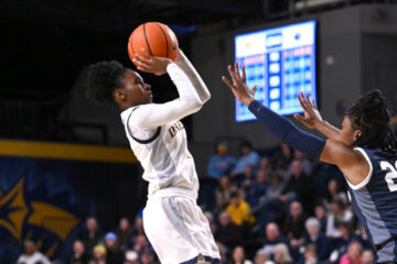 Keishana Washington on the basketball court